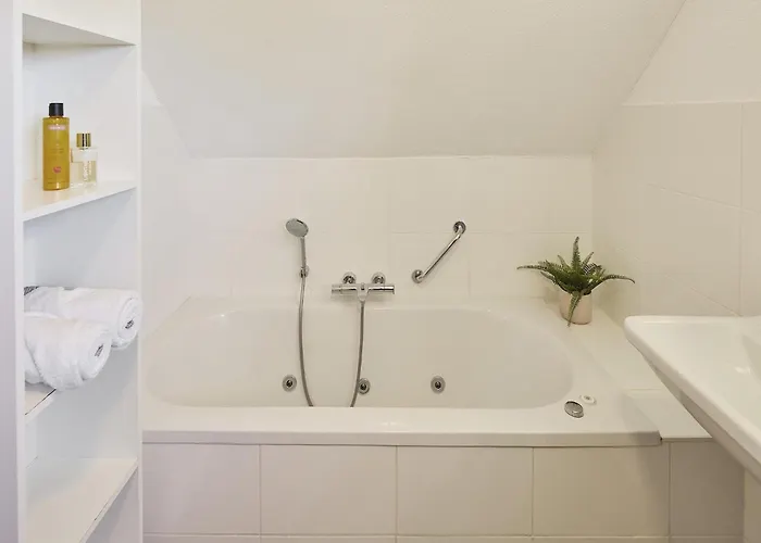 Вилла In Limburg With Sauna & Hot Tub *