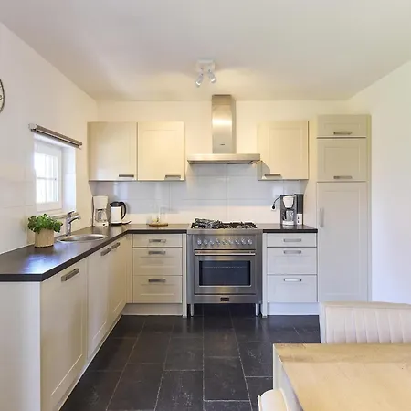 In Limburg With Sauna & Hot Tub Villa Roggel